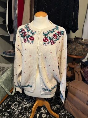 Cape Isle Knits Vintage Hand Knit Floral Embroidered Cardigan Large